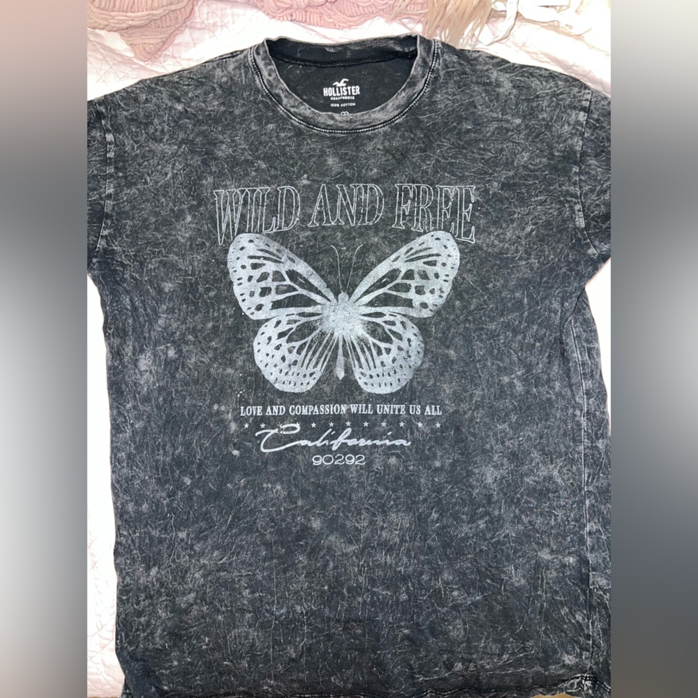 Hollister Graphic Tee